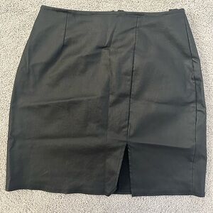 WINDSOR Black mini leather pencil skirt with zipper on the back